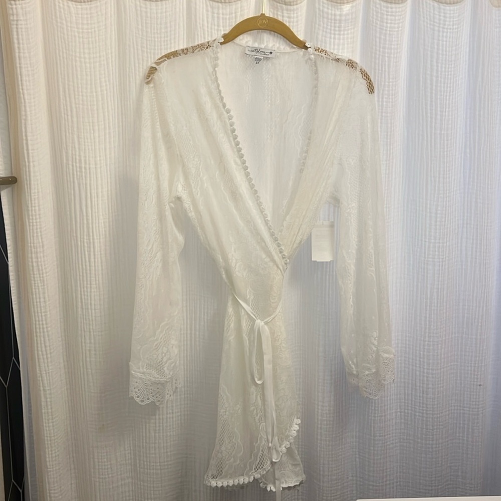 In Bloom lace robe - Picture 2 of 8